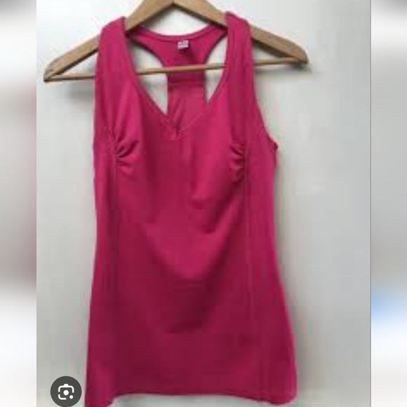 Gap Body Pink Tank Top with Built-in Bra, NWT - Picture 2 of 3